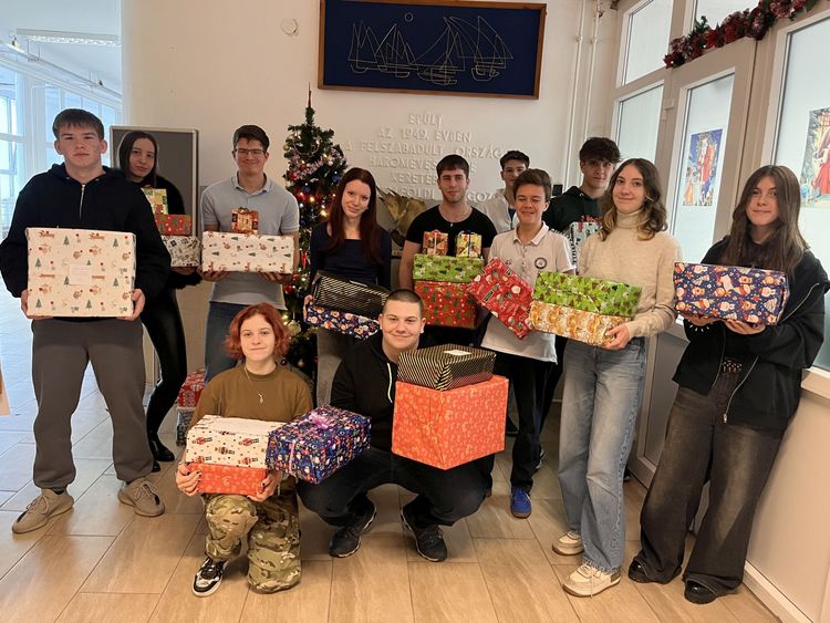 Cipősdoboz adománygyűjtő akció